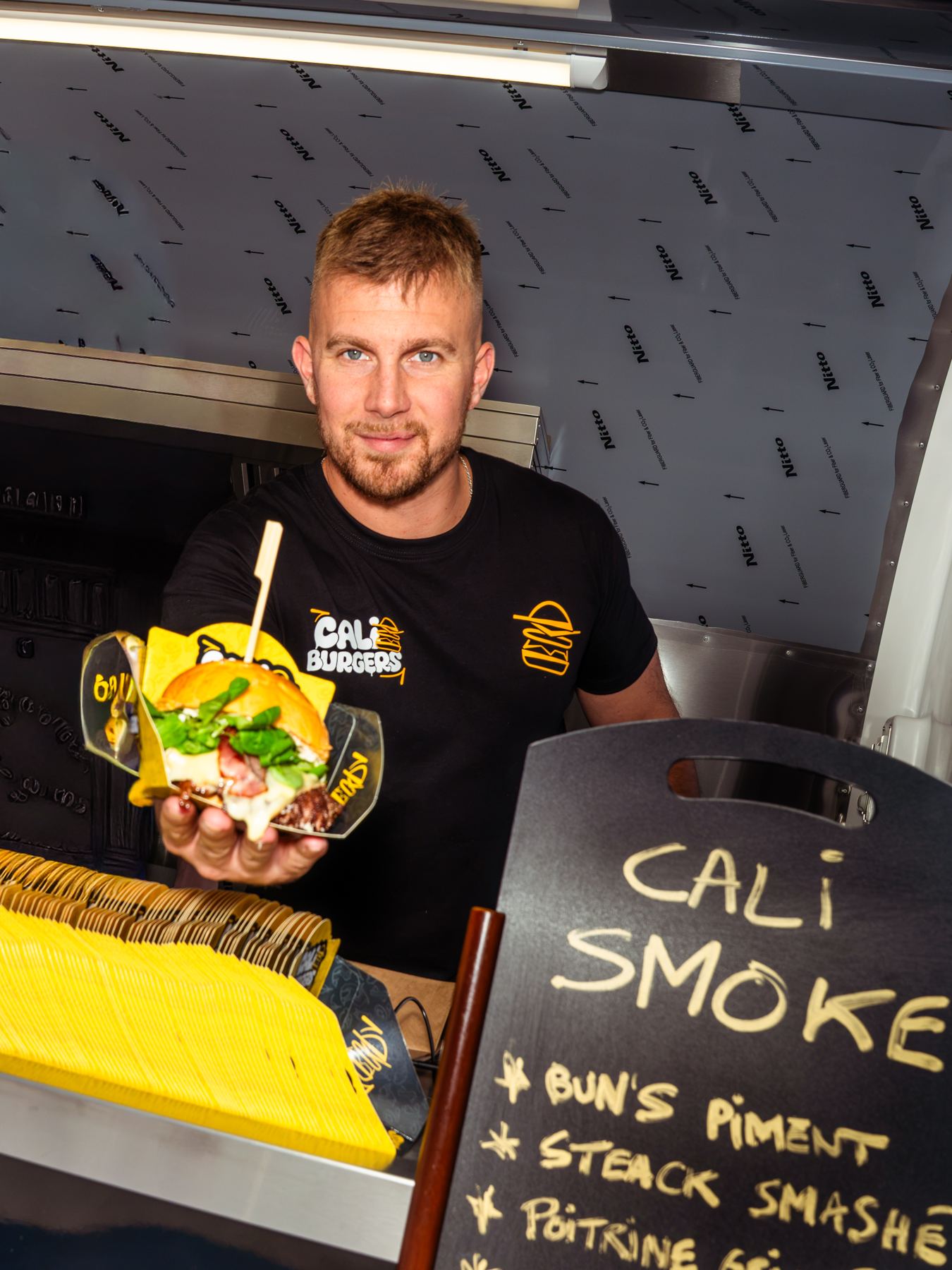 Burger aus dem Food Truck: der hausgemachte Burger von Cali Smoke